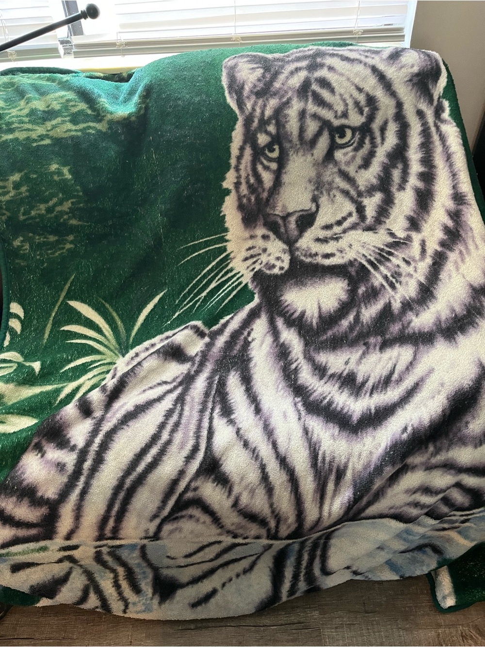 Vintage Source Unknown Green and White Tiger Print Plush Throw Blanket see pics